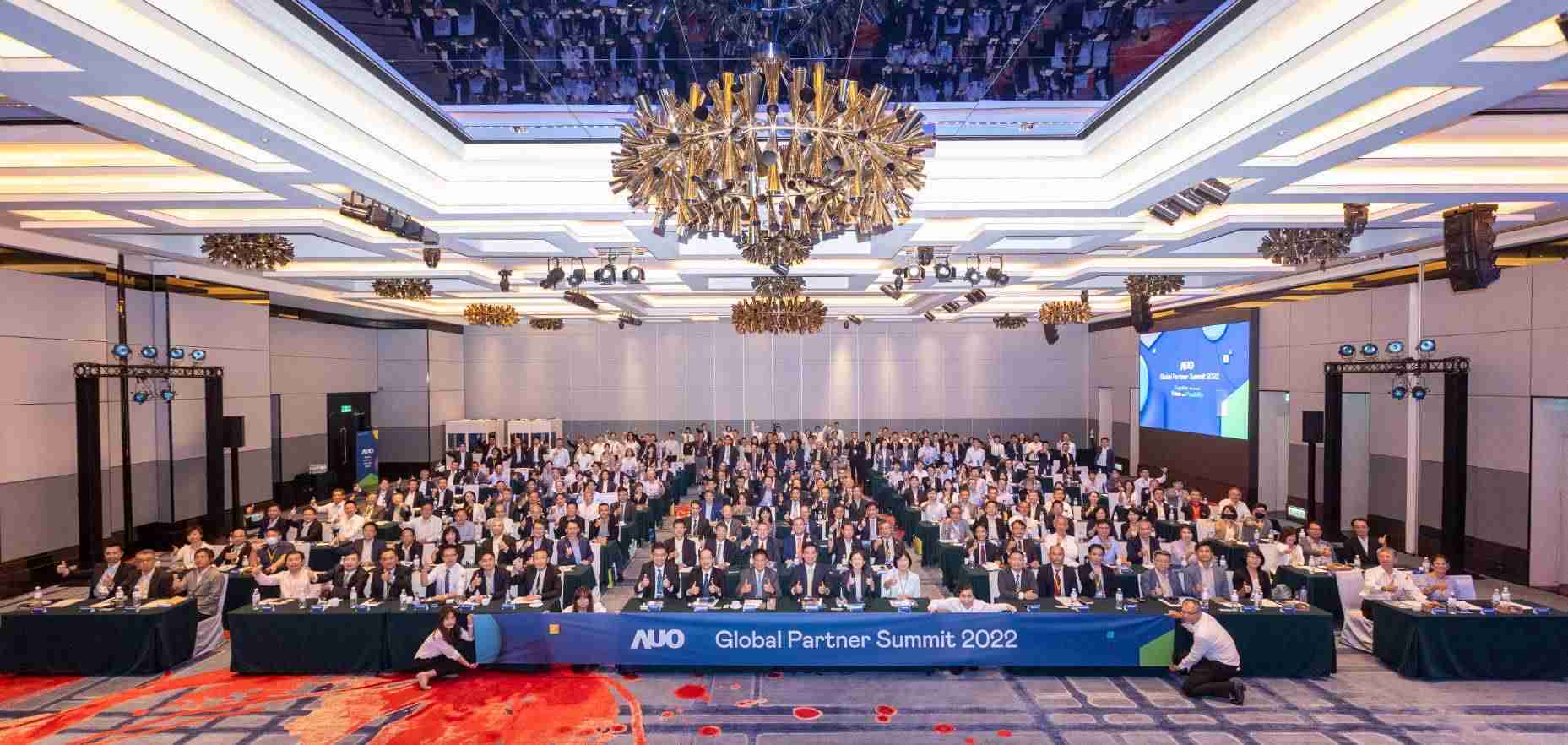 友達推動「安心、、創新、、、、用心、、、同心、、、、盡心」五星職旅，，為菲籍員工打造全方位照護，，，首度贏得「人權實踐與發展領袖獎」殊榮