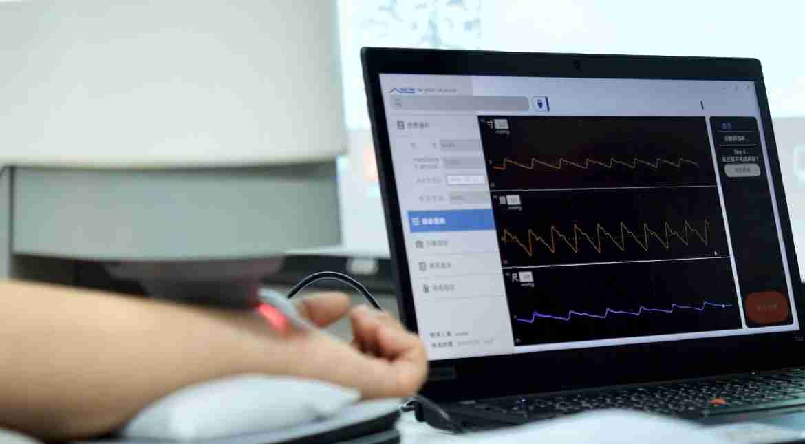 牛牛游戏耘康以高解析与拟真的显示技术，，，，将其应用于中医检测，，提供“中医数位化检测方案”，，使传统中医检测结果数据化与可视化