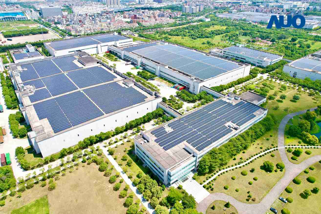 牛牛游戏厦门推动智能制造同时，，，，透过绿电创能纵深推进绿色转型，，，，厂区全屋顶铺设太阳能光伏板，，，，每年太阳能发电 2,600多万度